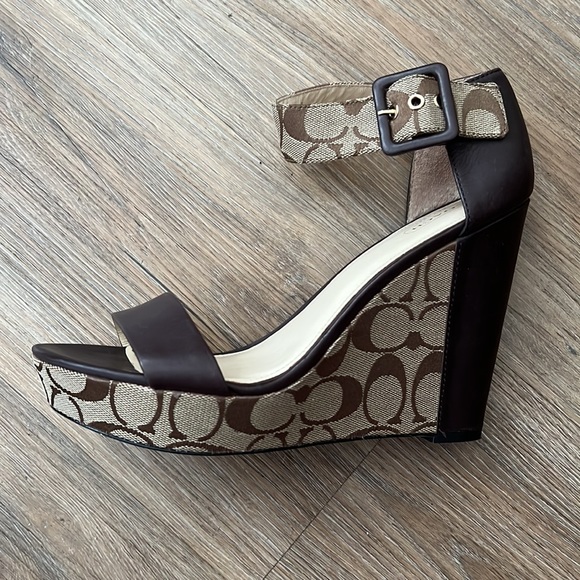 Coach shoes, size 9.5 n brown color - Picture 3 of 5